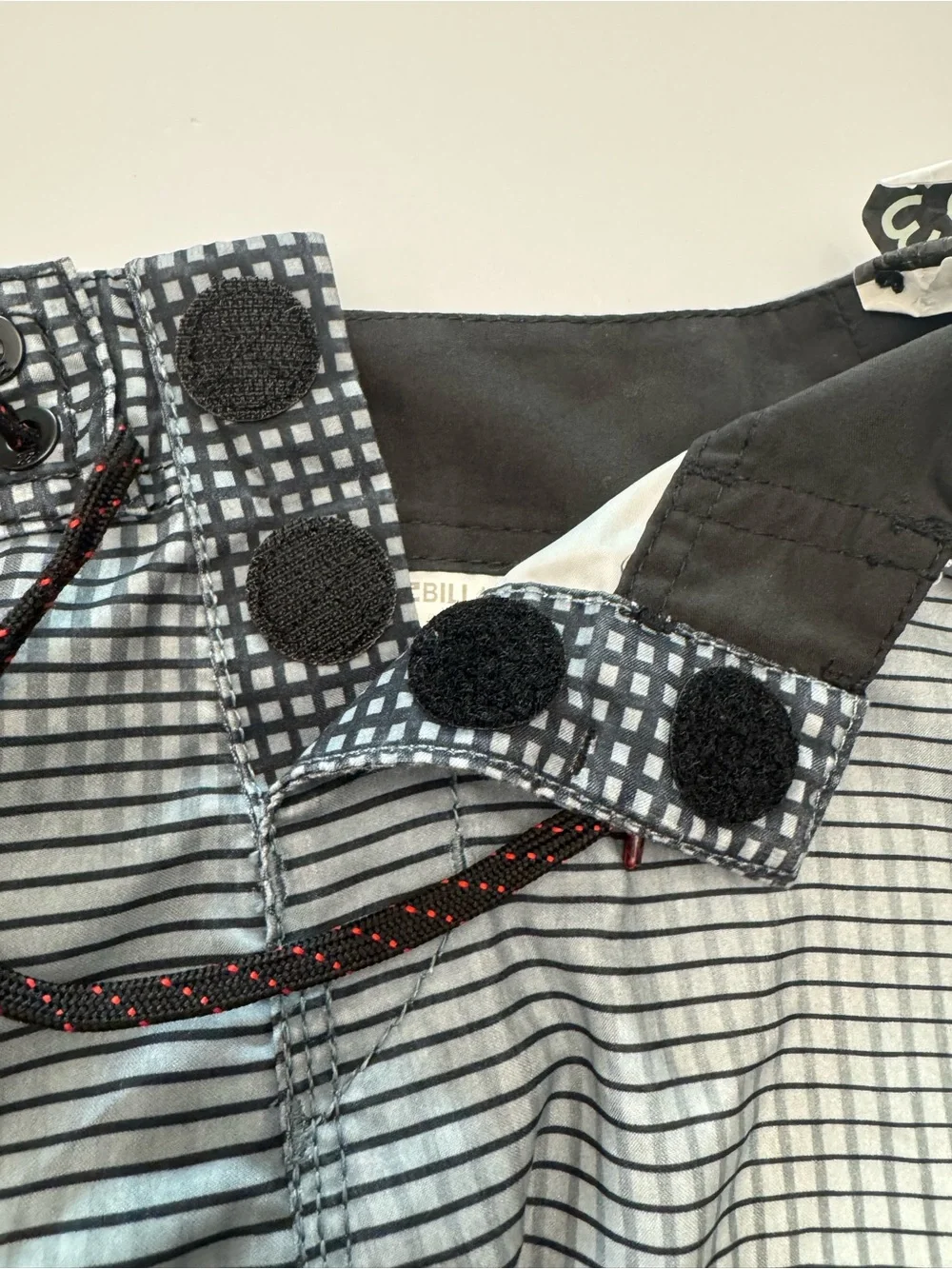NEW Billabong Gray Grid Kids Swim Trunks with Black & Red Trim Size S or 23’